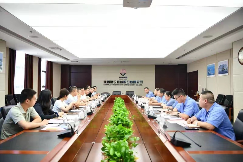 公司黨委委員、財(cái)務(wù)總監(jiān)胡大偉到陜建機(jī)股份交流座談